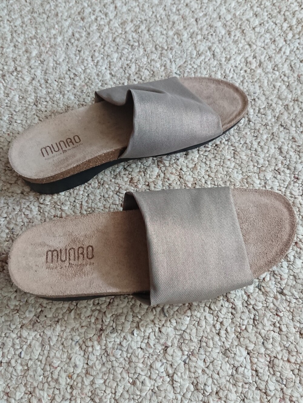 Munro Taupe suede Slide Sandals size 8.5